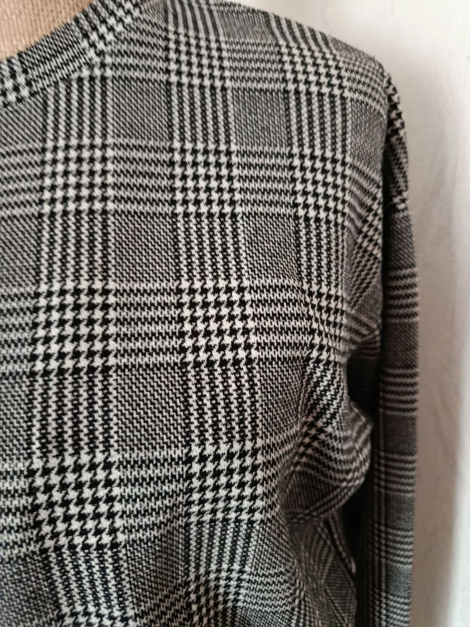 Sudadera ligera con estampado de pie de gallina – photo 2